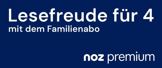Abbildung einer Familie, die auf dem Sofa sitzt und die digitale Zeitung liest mit der Headline "noz premium zu viert teilen für mtl. 12,95 € je Nutzer"